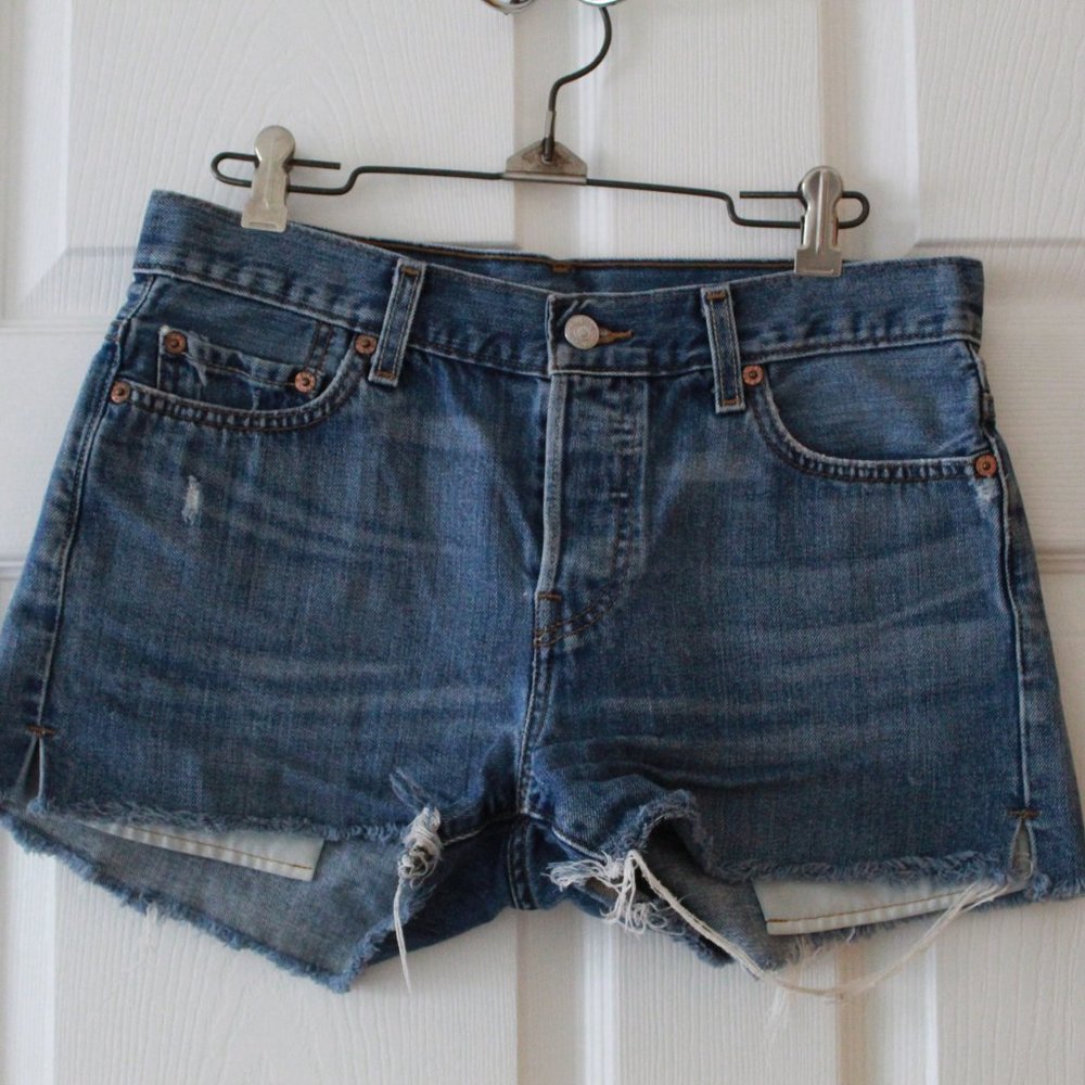 Levi's mid rise vintage shorts